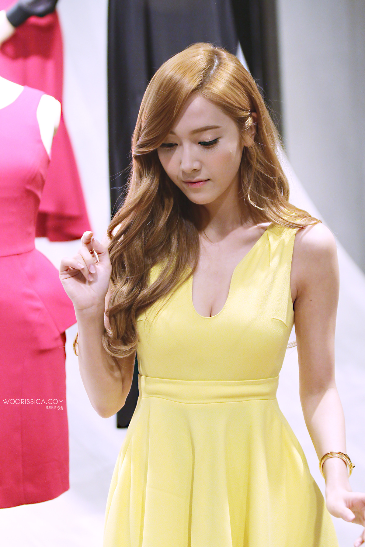 [PIC][12-05-2013]Jessica khởi hành đi Hồng Kông để tham dự sự kiện khai trương của "Demin Popup Store" vào sáng nay - Page 3 014C744151928BC119708A