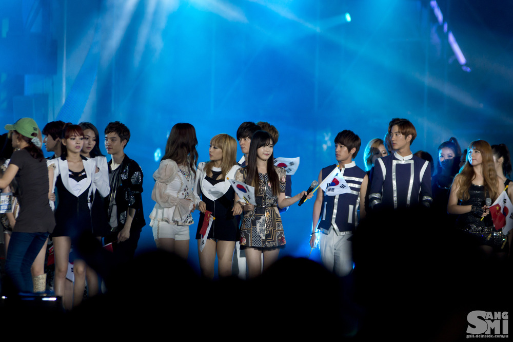 [PIC][25-08-2012]Hình ảnh mới nhất từ Concert "14th Korea-China Music Festival in Yeosu" của SNSD - Page 4 201CFF3F5039BE6E2A328A
