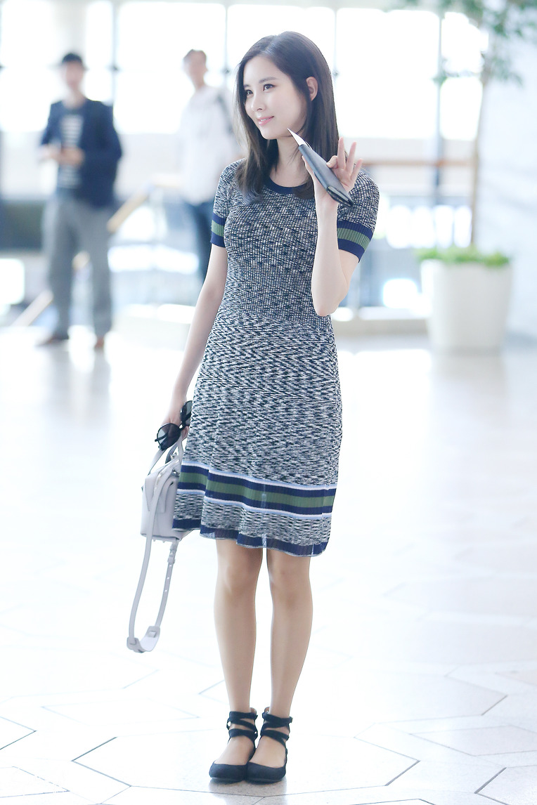[PIC][18-05-2016]SeoHyun khởi hành đi Bắc Kinh - Trung Quốc để tham dự buổi họp báo cho Movie "So,I Married An AntiFan" vào sáng nay - Page 2 21093636573EBDC314EAAC