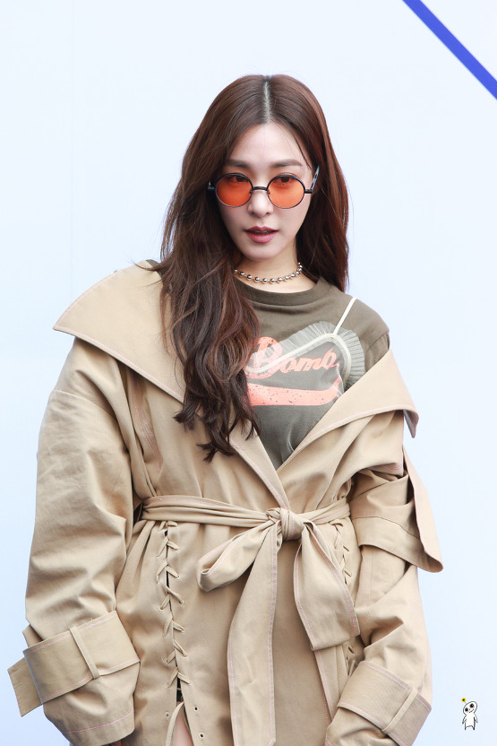 [PIC][29-03-2017]Tiffany tham dự sự kiện ra mắt BST Thu - Đông của thương hiệu "YCH" trong khuôn khổ "2017 S/S HERA Seoul Fashion Week" vào chiều nay - Page 3 2109BC50590AFE820EF499