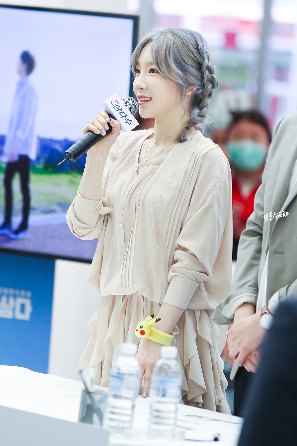 [PIC][23-09-2016]TaeYeon tham dự buổi Fansign cho thương hiệu nước uống "SAMDASOO" tại COEX Live Plaza vào tối nay - Page 11 224D244358E25DCD2BAA8B