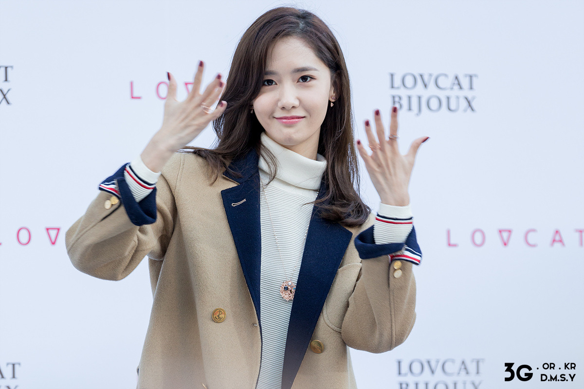 [PIC][24-10-2015]YoonA tham dự buổi fansign cho thương hiệu "LOVCAT" vào chiều nay - Page 5 23081D3D5638400D2991F7