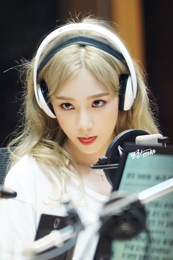 [OTHER][06-02-2015]Hình ảnh mới nhất từ DJ Sunny tại Radio MBC FM4U - "FM Date" - Page 31 2315CE4F5645C5ED01970A
