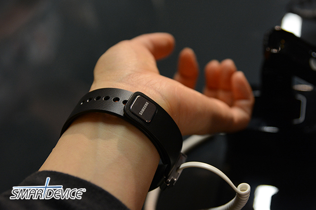 GEAR FIT, MWC2014, unpacked, 삼성, 삼성기어핏, 언팩2014, 웨어러블기기, 커브드디스플레이, 피트니스, 헬스밴드, 삼성전자, 갤럭시 기어, 삼성 기어2, 기어2, 기어 2, 기어 핏, 삼성 기어 핏, Gear 2, 스마트 시계