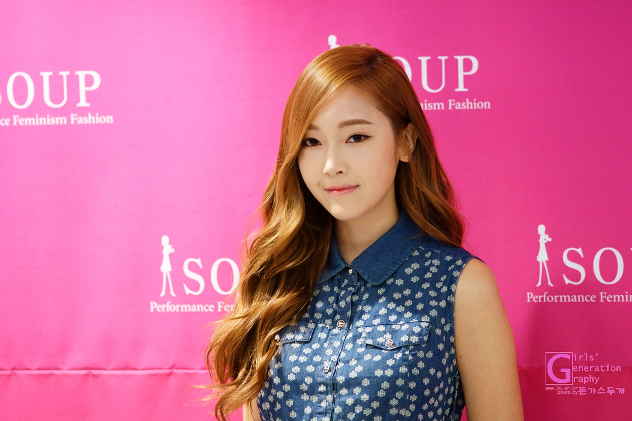 [PIC][14-06-2014]Jessica tham dự buổi fansign lần 2 cho thương hiệu "SOUP" vào trưa nay 241B9443539C942E33109D