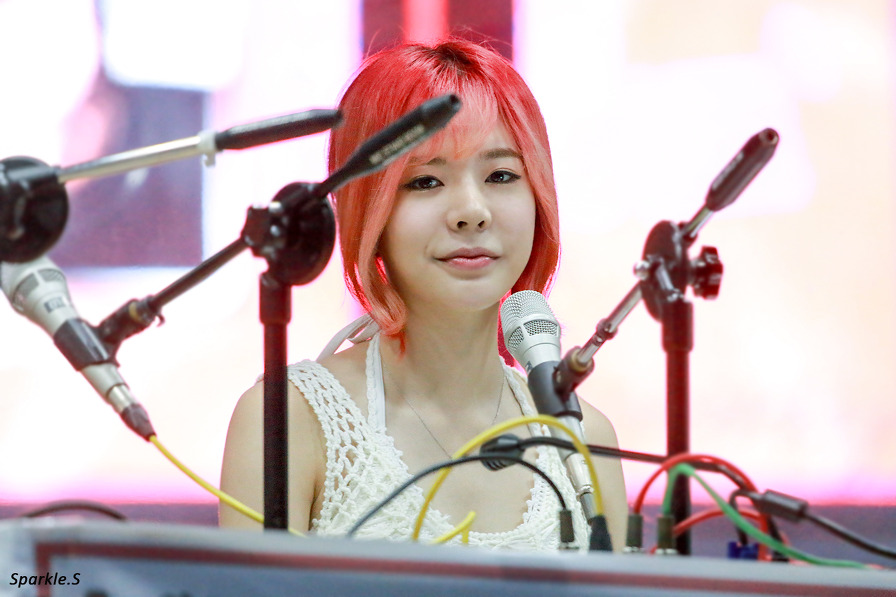 [OTHER][06-02-2015]Hình ảnh mới nhất từ DJ Sunny tại Radio MBC FM4U - "FM Date" - Page 30 252ECF4456497C18356DC1
