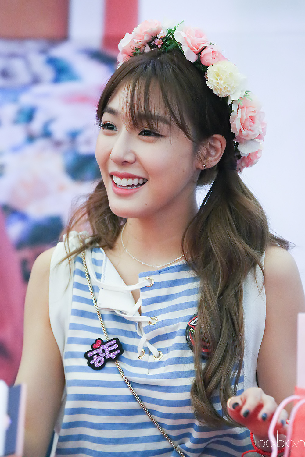 [PIC][06-06-2016]Tiffany tham dự buổi Fansign cho "I Just Wanna Dance" tại Busan vào chiều nay - Page 3 2542ED4E5756C3E30CEA4C