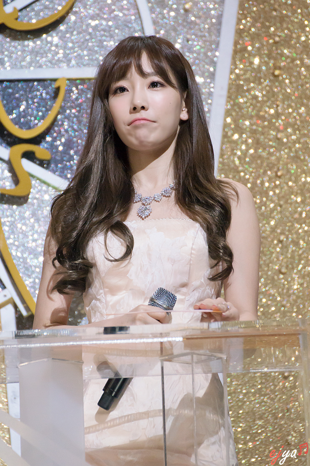 [PIC][16-01-2014]Hình ảnh từ "JTBC 28th Golden Disk Award" của MC TaeYeon và Tiffany vào tối nay + SNSD giành chiến thắng với 2 giải thưởng - Page 3 272A934D52DCB91D334F75