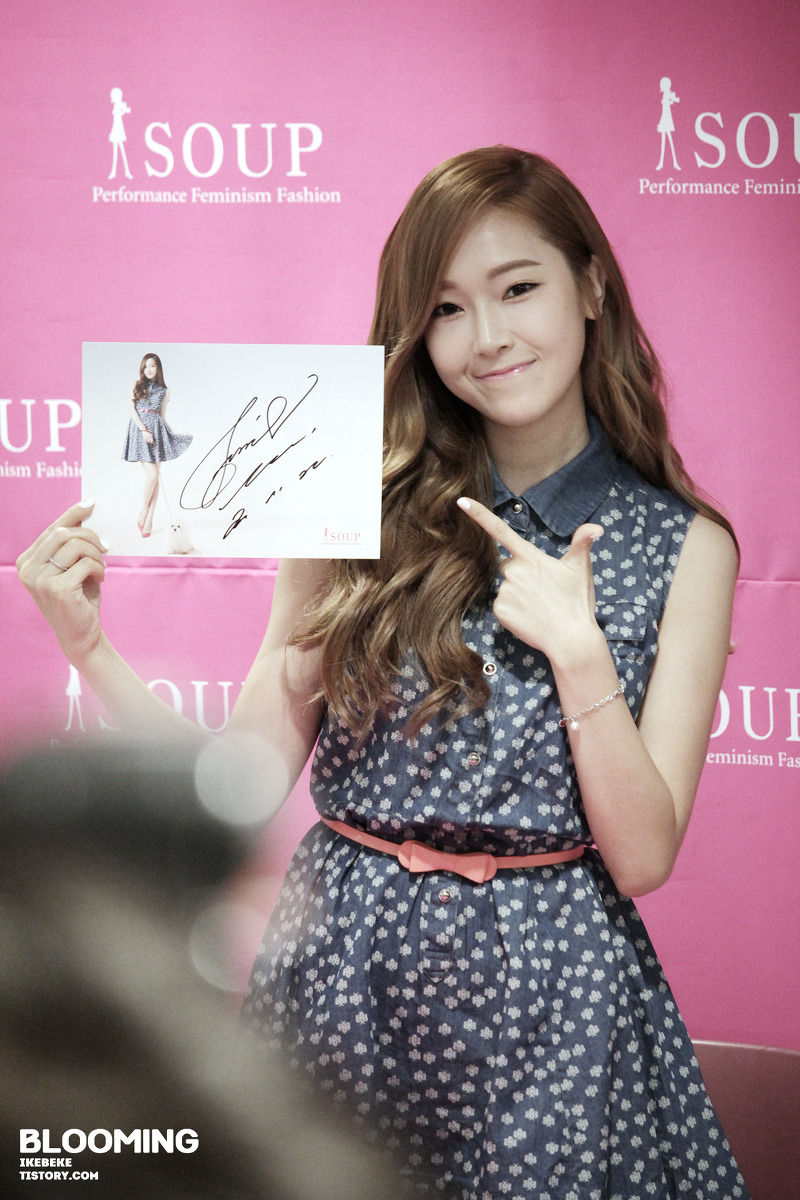 [PIC][14-06-2014]Jessica tham dự buổi fansign lần 2 cho thương hiệu "SOUP" vào trưa nay 2731924F539D24B92EA4CC