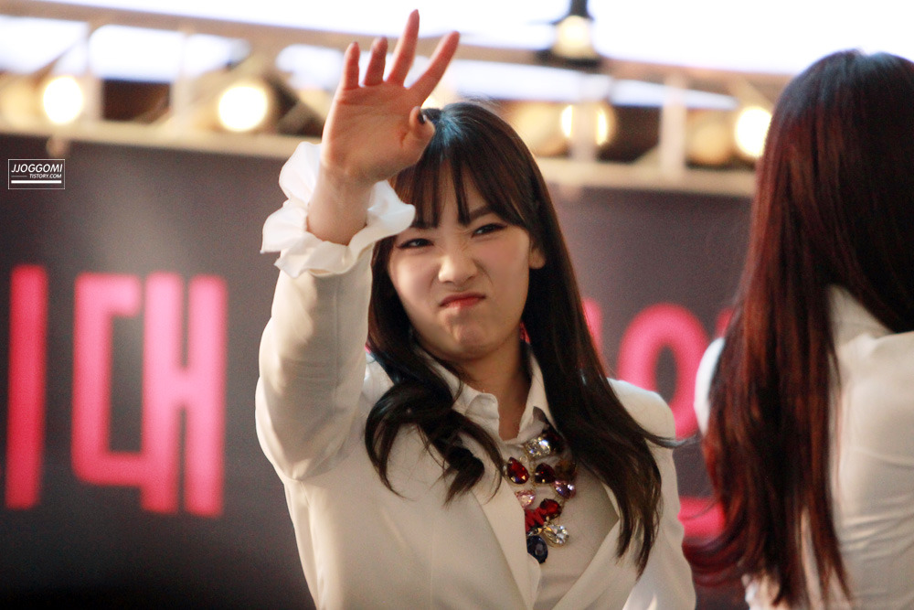 [PIC][14-03-2014]SNSD xuất hiện tại buổi fansign cho "Mr.Mr." vào tối nay  - Page 6 27415D3453271F8232C723