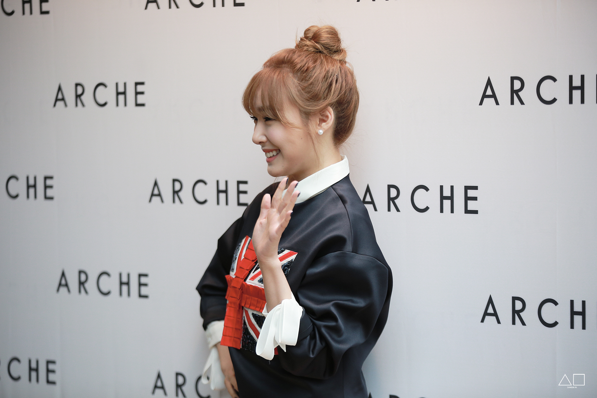 [PIC][20-10-2014]Tiffany xuất hiện tại buổi ra mắt BTS mới của thương hiệu "Arche" trong khuôn khổ tuần Lễ thời trang "2015 S/S SEOUL FASHION WEEK" vào chiều nay 276FF34C5445E18E308C39