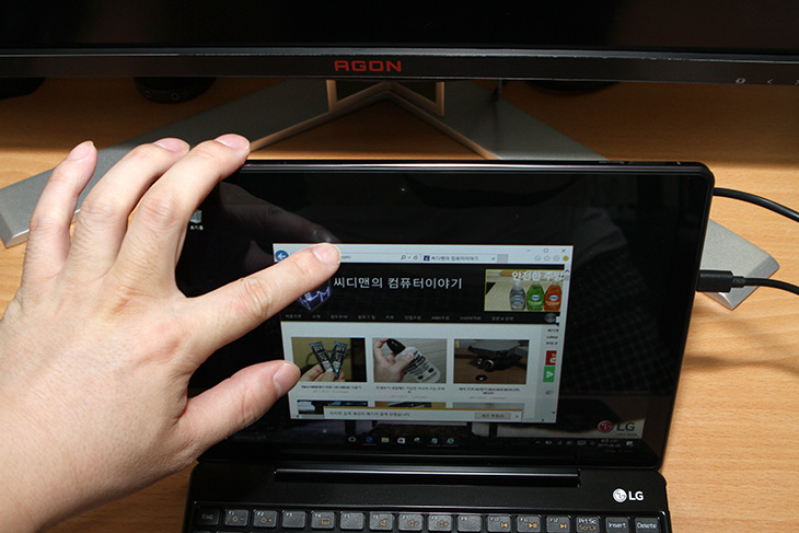 LG 투인원 PC, 10T370-L860K ,크기가 작지만, 쓸만한 제품,IT,IT 제품리뷰,역시 대기업 제품이 좋긴 합니다. 완성도나 제품의 품질이 좋네요. LG 투인원 PC 10T370-L860K 크기가 작지만 쓸만한 제품을 소개 합니다. 이 제품은 생각보다 가격도 괜찮은 편 입니다. LG 투인원 PC는 크기는 작지만 태블릿PC와 키보드를 분리 및 장착해서 사용 할 수 있는 제품입니다. 화면은 10인치 제품 입니다. 크기가 작고 휴대 하기 편리한 윈도우 태블릿을 쓰고 싶은 분들에게도 어울리고 작은 노트북을 갖고 싶은 분에게도 어울리는 제품 입니다. 학생이 쓰기에도 괜찮은 제품 같네요. 게임은 잘 안되니 게임을 많이 안하게 하는 긍정적인 면도 있습니다.