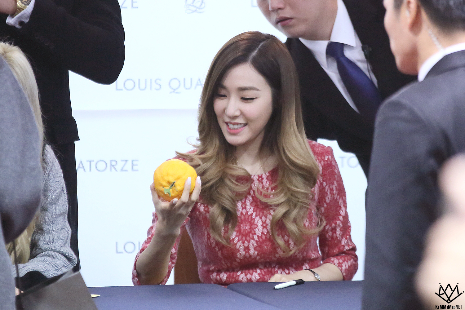 [PIC][27-11-2015]TaeTiSeo tham dự buổi Fansign cho thương hiệu "Louis Quartoze" tại Lotte Department Store Busan vào chiều nay - Page 6 210C473C56A75BA530BD00