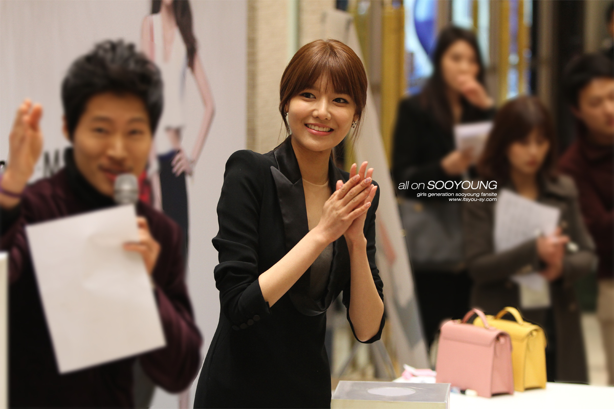 [PIC][20-02-2013]SooYoung xuất hiện tại buổi fansign cho thương hiệu "Double M" vào chiều nay - Page 3 2277453D51BFF86314C1C0