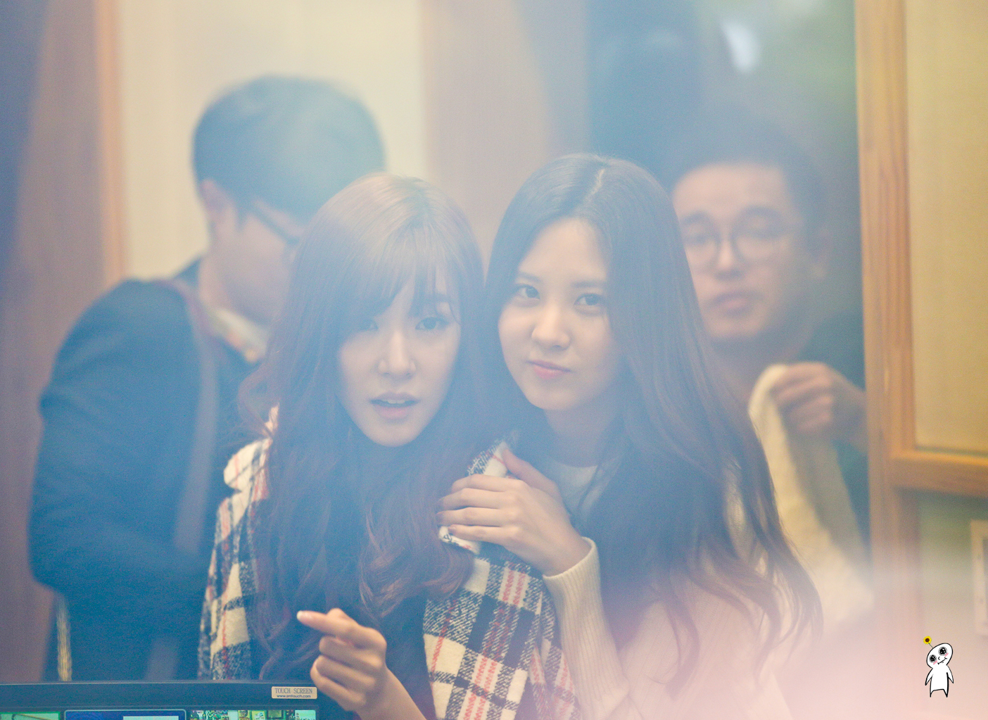 [PIC][29-10-2013]SeoHyun và Tiffany xuất hiện tại "KBS Cool FM Radio Jo JungChi & Harim 2 o'clock" vào trưa nay 237FF13B527846672A0188
