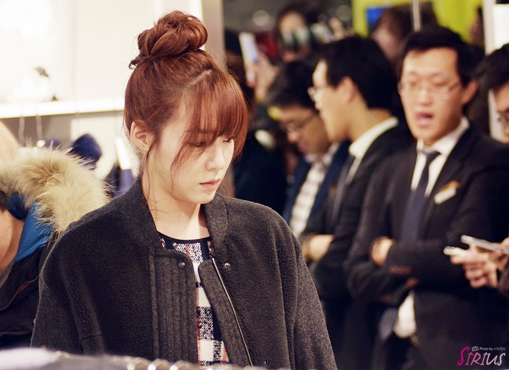 [PIC][28-11-2013]Tiffany ghé thăm cửa hàng "QUA" ở Hyundai Department Store vào trưa nay - Page 2 261A124652975718115D0F