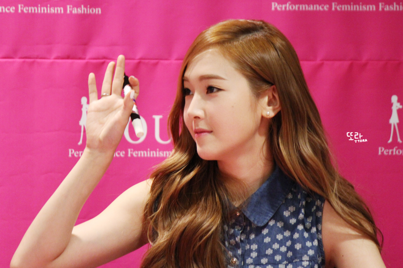 [PIC][14-06-2014]Jessica tham dự buổi fansign lần 2 cho thương hiệu "SOUP" vào trưa nay 267B4A4853AA8CAB1C9064