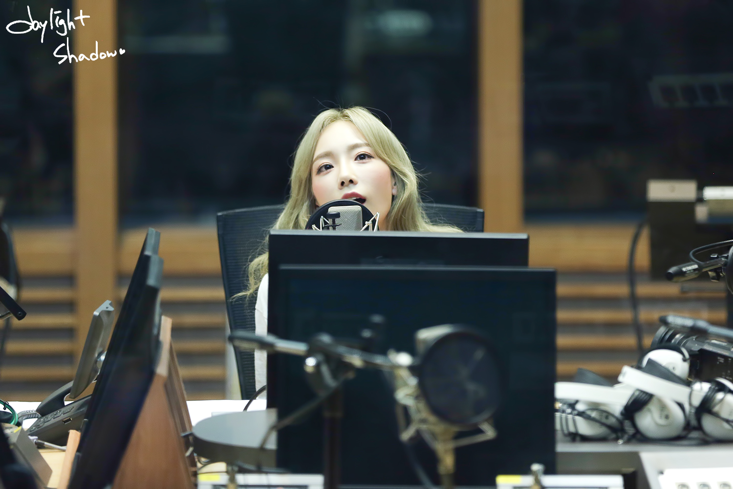 [OTHER][06-02-2015]Hình ảnh mới nhất từ DJ Sunny tại Radio MBC FM4U - "FM Date" - Page 32 27190F3F56A0B33D1B97AD
