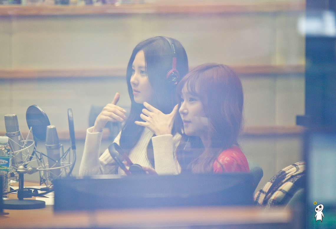 [PIC][29-10-2013]SeoHyun và Tiffany xuất hiện tại "KBS Cool FM Radio Jo JungChi & Harim 2 o'clock" vào trưa nay 274FF23C527846592004F0