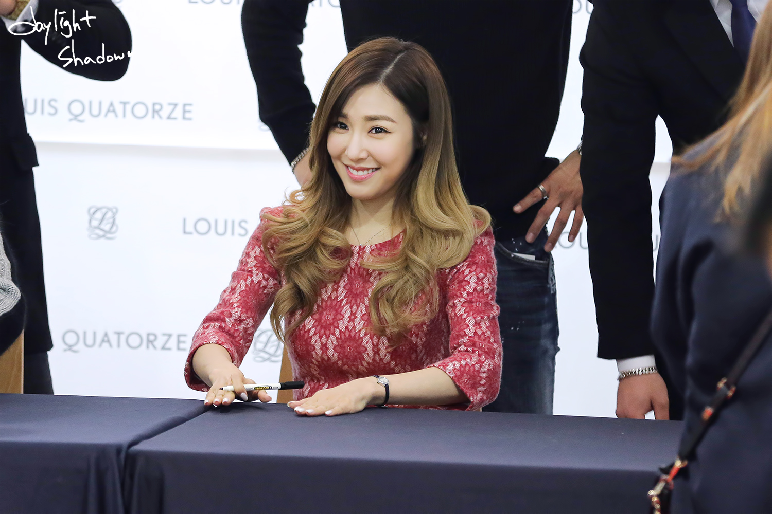 [PIC][27-11-2015]TaeTiSeo tham dự buổi Fansign cho thương hiệu "Louis Quartoze" tại Lotte Department Store Busan vào chiều nay - Page 6 275B0E4956B476D60CF073